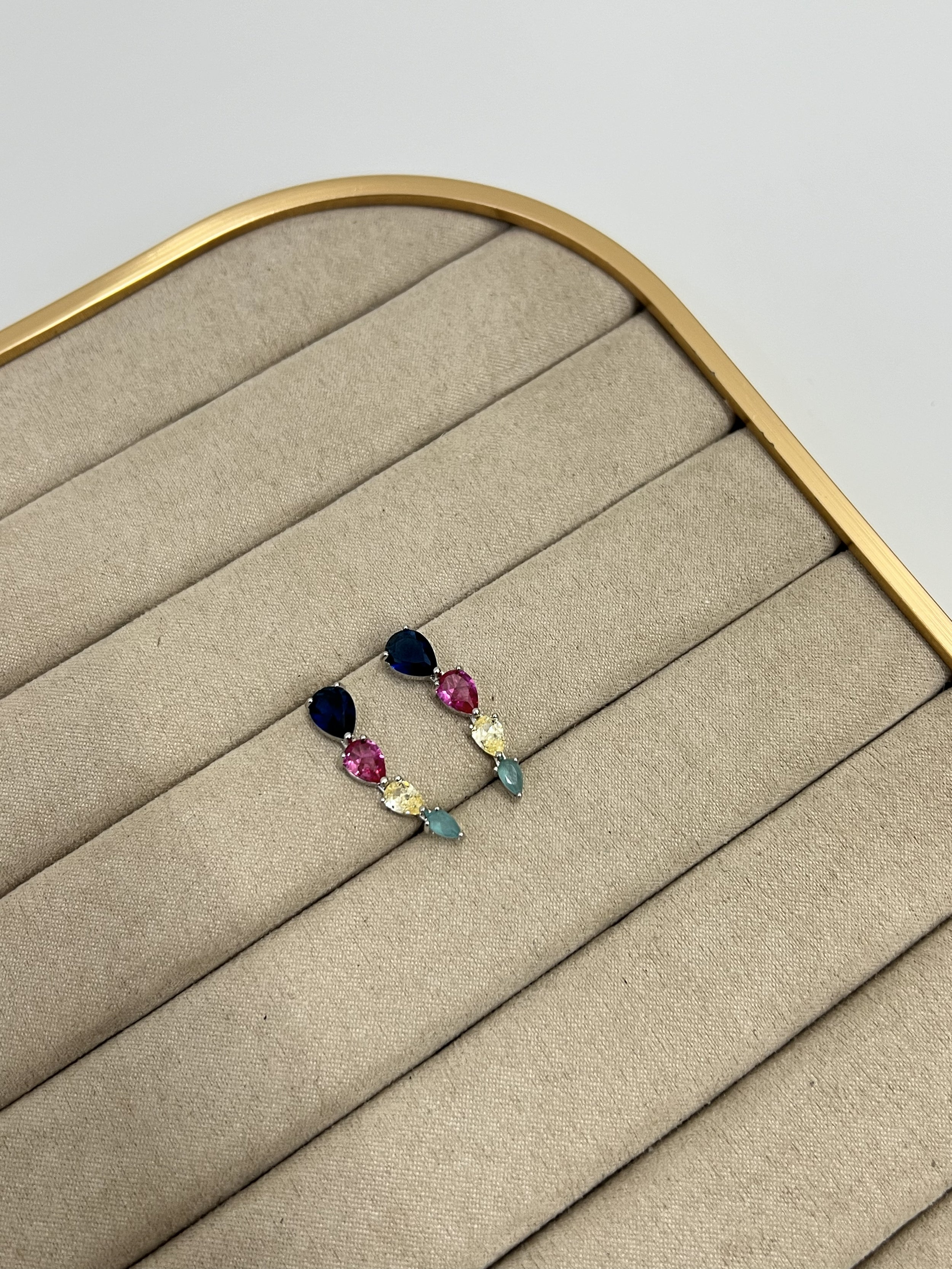 Brinco Ear Cuff Pedras Gota