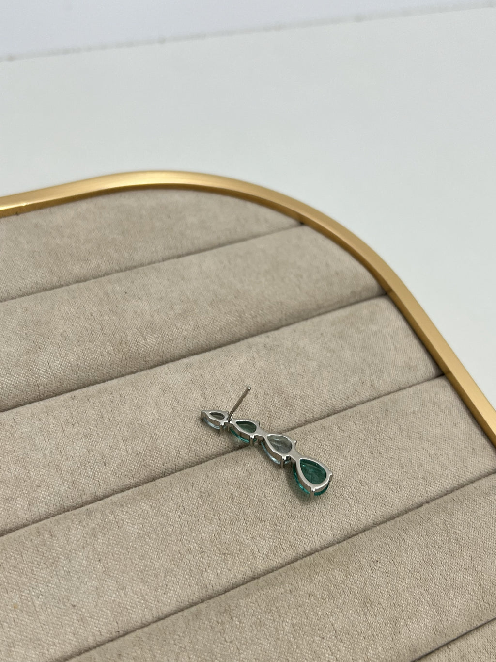Brinco Ear Cuff Pedras Gota