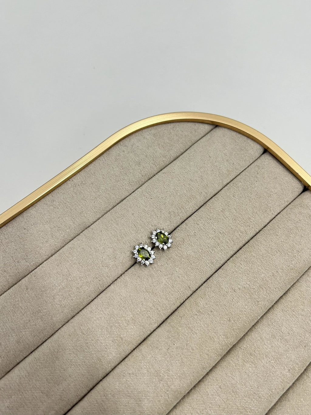 Brinco Oval Cravejado