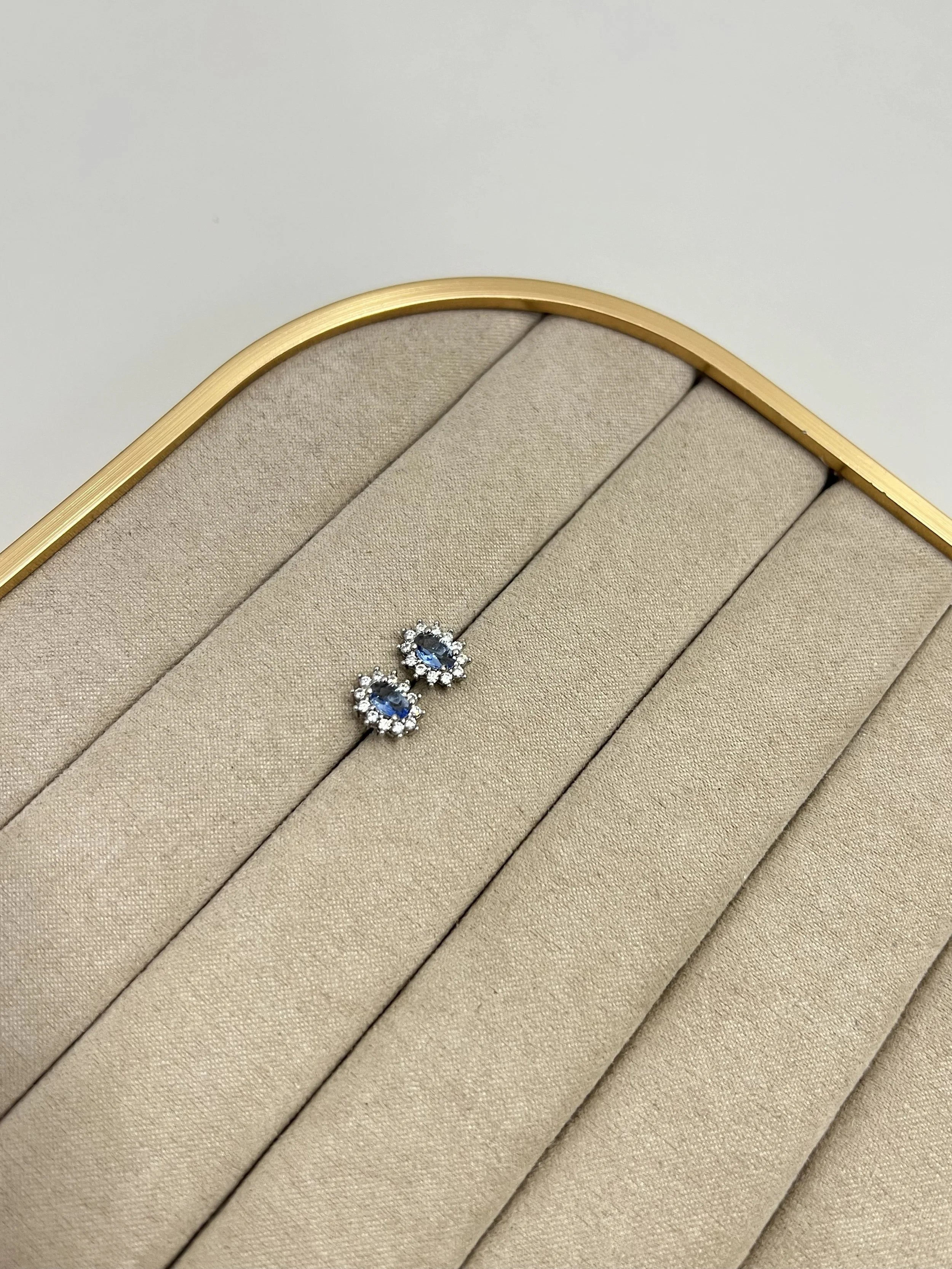 Brinco Oval Cravejado