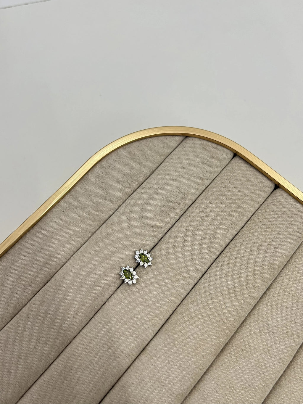 Brinco Oval Cravejado